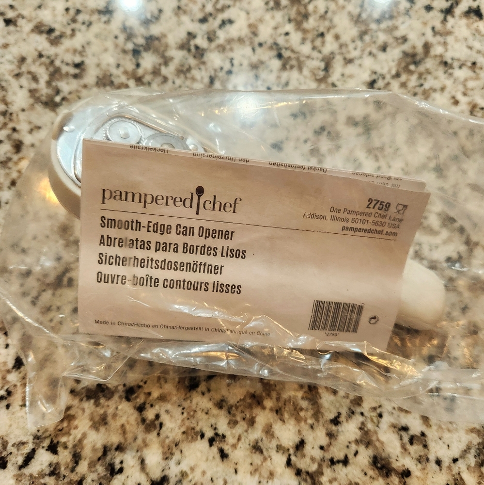NWT Pampered Chef smooth edge can opener